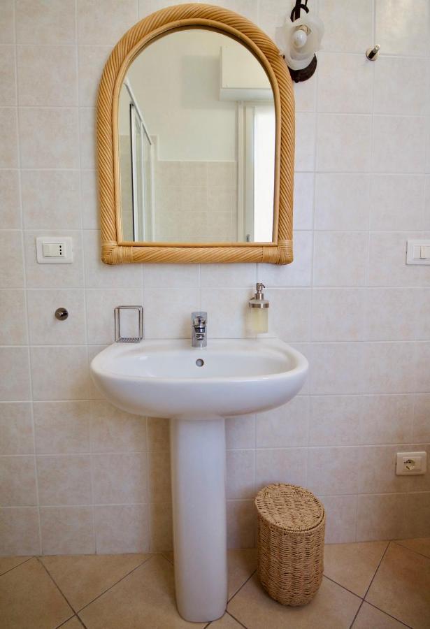La Casa Dei Nonni Apartment Монеглия Екстериор снимка